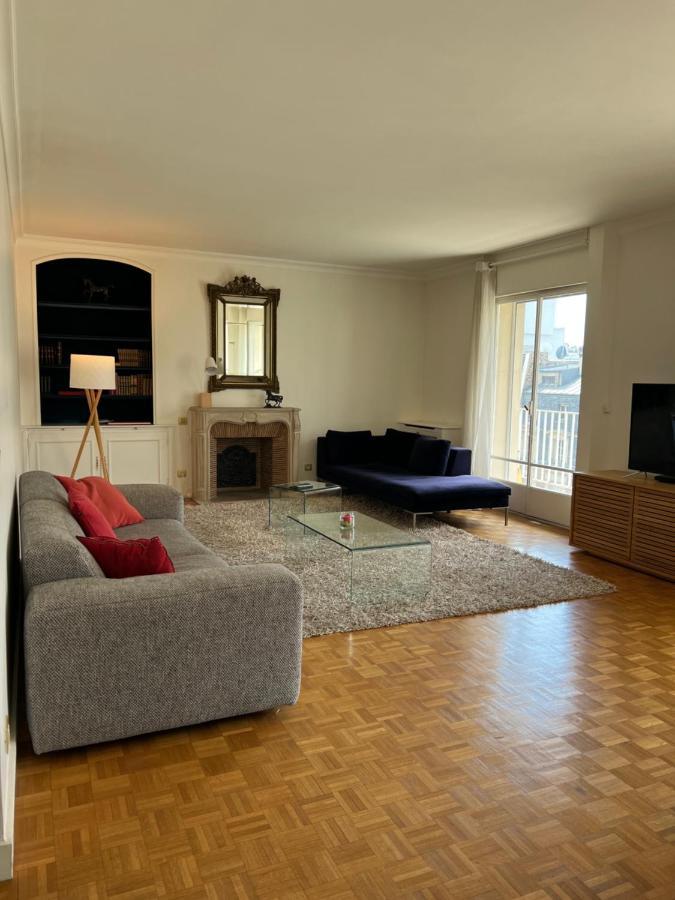 Av Foch Arc De Triomphe Belles Feuilles Appartement Parijs